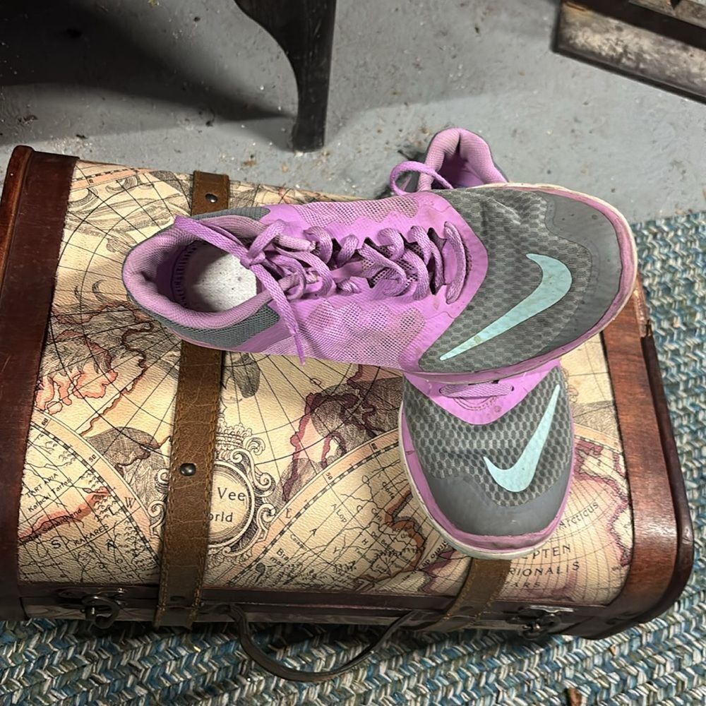 Nike Running Shoes - Picture 3 of 11